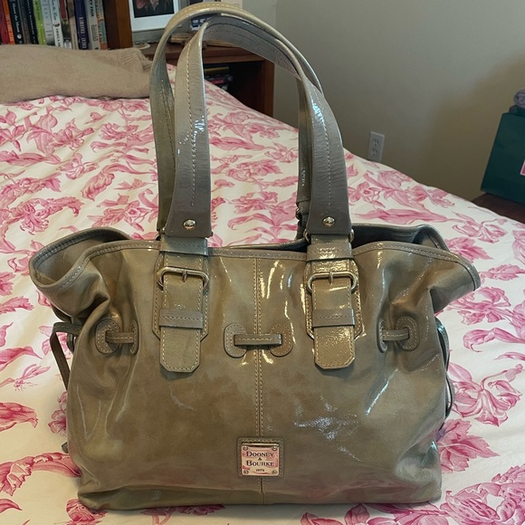 🌼 Summer Bag Blowout! 🌼 Rare Dooney & Bourke patent Leather Draw String Satchel - Picture 1 of 16